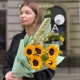 Photo of Bouquet with sunflowers and tuberose «Spring Bee»