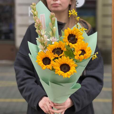 Photo of Bouquet with sunflowers and tuberose «Spring Bee»