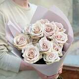 Photo of 15 Quicksand roses in a bouquet «Powder»