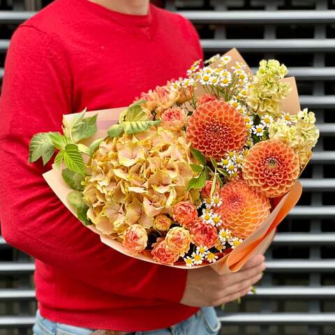 Bouquet «Orange marmalade», Flowers: Hydrangea, Dahlia, Tanacetum, Matthiola, Bush Rose, Rubus Idaeus