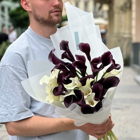 39 callas in a bouquet «Cozy callas», Flowers: Zantedeschia