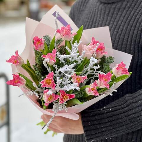 Букет «Морозный поцелуй», Цветы: Тюльпан, Нобилис (ель)