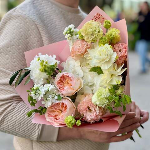 Изысканный букет с пионовидной розой Джульетта «Фантастическое настроение», Цветы: Гортензия, Нарцисс, Эустома, Роза пионовидная, Маттиола