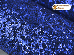 Крупный глиттер на тканевой основе синий с фиолетовым отливом макро