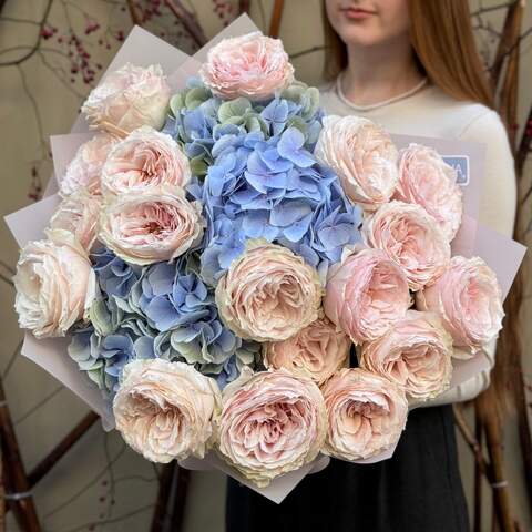 Luxurious bouquet of Tsumugi peony roses and hydrangea «Baroque lace», Flowers: Hydrangea, Pion-shaped rose of Tsumugi variety