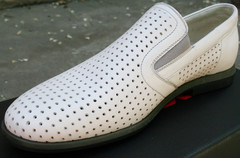 Мужские туфли лоферы с перфорацией Ikoc White.