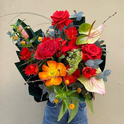 Bouquet «Emerald Pearl», Flowers: Pion-shaped rose, Anthurium, Papaverum, Viburnum, Bergras, Eucalyptus, Tulipa, Ambrella, Sandersonia