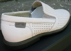 Мужские туфли лоферы с перфорацией Ikoc White.