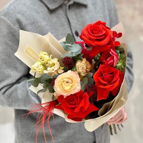 Bouquet «Ardent winter», Flowers: Rose, Ranunculus, Anemone, Eustoma, Skimmia, Dianthus
