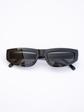 Квадратные солнцезащитные очки в черной оправе Zuzu фото 1