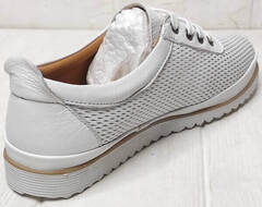 Белые туфли сникерсы женские. Кожаные спортивные туфли с перфорацией Brenda White.