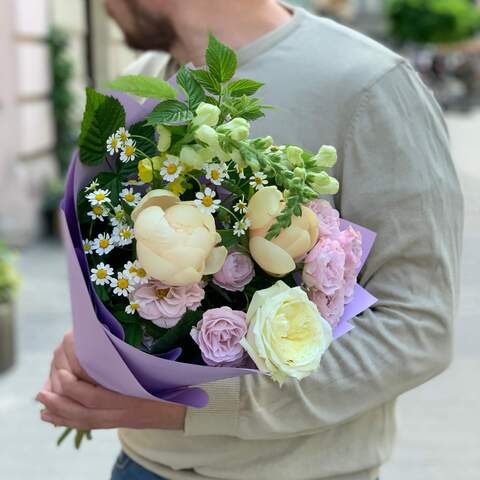 Delicate pastel bouquet «Pleasant morning», Flowers: Rubus Idaeus, Paeonia, Tanacetum, Bush Rose, Pion-shaped rose, Antirinum