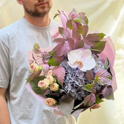 Bouquet «Pink element», Flowers: Phalaenopsis, Hydrangea, Bush Rose, Raspberry twigs