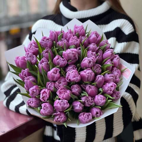 Неймовірно красивий та хрумкий букет «Бузкові обійми», Квіти: Тюльпан піоновидний, 53 шт.
