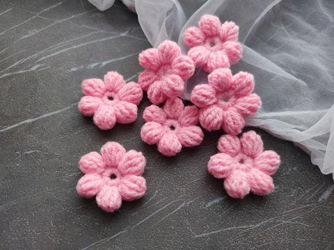 Квітка з пелюстками в'язана рожева (ручна работа)