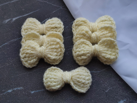 Бантик в'язаний кремовий (ручної работи)