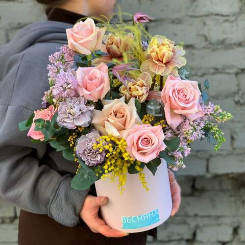 Коробка з квітами «Весняна радість», Квіти: Тюльпан піоновидний, Діантус, Мімоза, Троянда, Стіфа