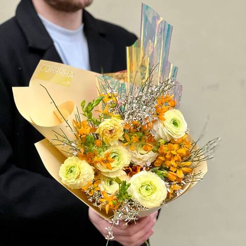 Bouquet «Sunny Marichka», Flowers: Ranunculus, Ornithogalum, Genista