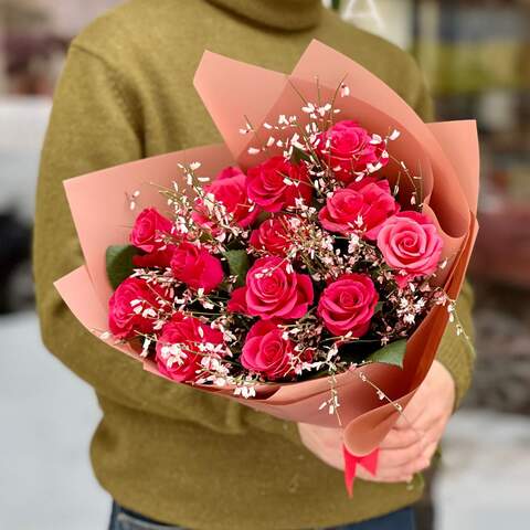 13 роз Tacazzi с генистой в букете «Малиновое наслаждение», Цветы: Роза, Гениста