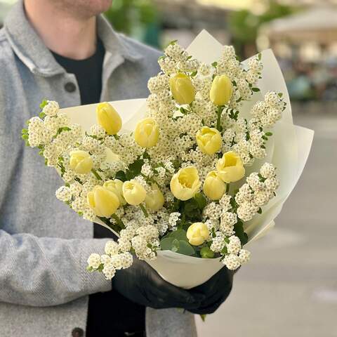 Photo of Light bouquet with tulips «Lemon clouds»
