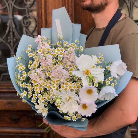 Bouquet «Whisper of the field», Flowers: Tanacetum, Matthiola, Cosmos