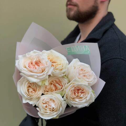 7 піоновидних троянд Вайт Охара, Квіти: Троянда піоновидна