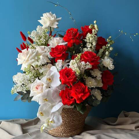 Basket with flowers «Pretty Woman», Flowers: Rose, Syringa, Phalaenopsis, Delphinium, Lathyrus, Dianthus, Eucalyptus