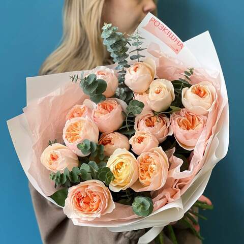 15 піоновидних троянд Джульєтта у букеті «Романтичний вірш», Квіти: Троянда піоновидна, Евкаліпт