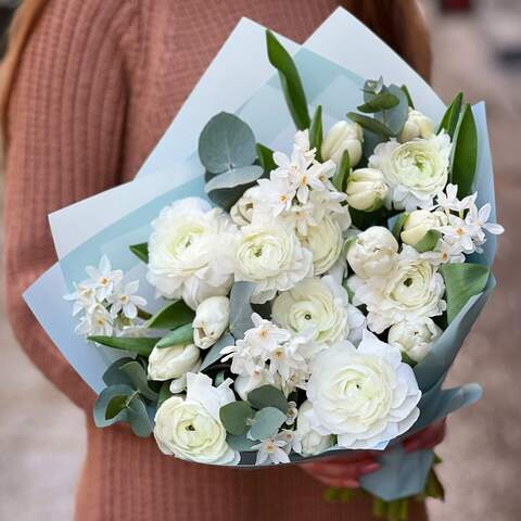 Bouquet «Marshmallow cream», Flowers: Ranunculus, Tulipa, Eucalyptus, Narcissus