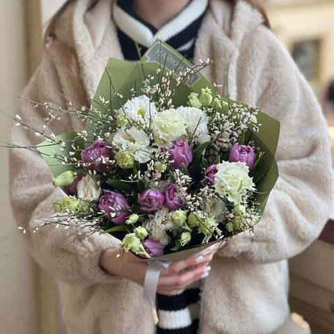 Нежненький букет из тюльпанов и генисты «Сладости», Цветы: Тюльпан, Эустома, Гениста