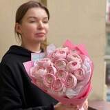 Photo of 15 delicare ranunculus of Clooney Lady variety in a bouquet «Lady in Love»