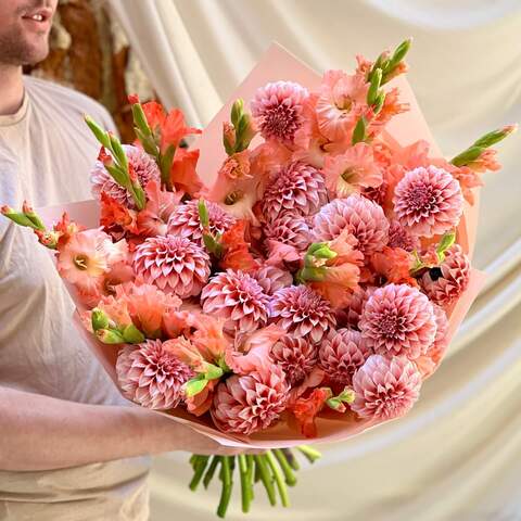 Bright bouquet with dahlias and gladioli «Apricot Field», Flowers: Gladiolus, Dahlia