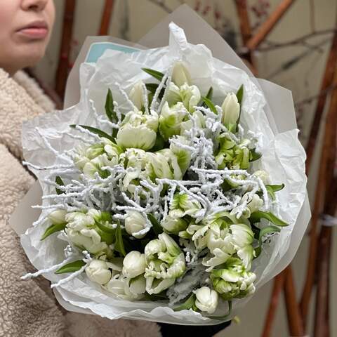 Light winter bouquet with Parrot tulips «Snowy Lace», Flowers: Parrot Tulipa, Snow-covered branches