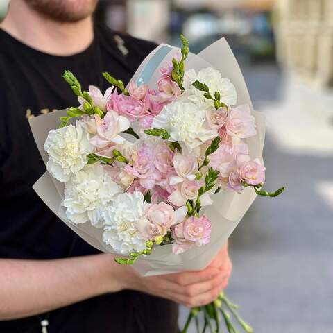 Aromatic bouquet with freesias «Fragrant Morning», Flowers: Dianthus, Freesia