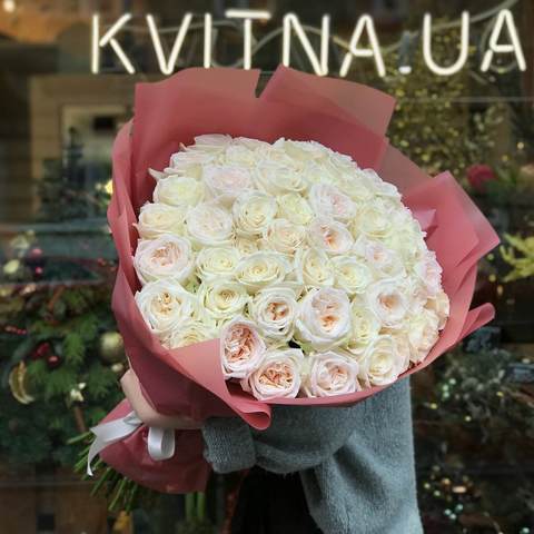 Ароматный микс белых роз Вайт Охара и Плая бьянка - 51 белая пионовидная роза, 51 белая пионовидная роза