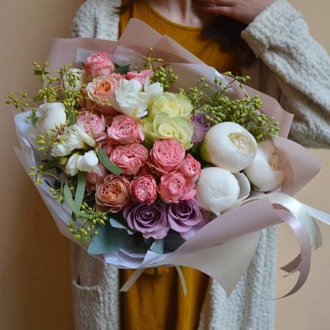 Bouquet «Air and tenderness», Bouquet of roses and peonies.