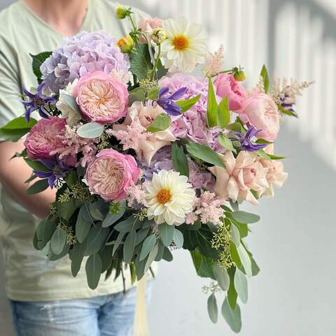 Bouquet «Austin's Dream», Flowers: Pion-shaped rose, Hydrangea, Dahlia, Eucalyptus, Clematis, Rose, Astilbe