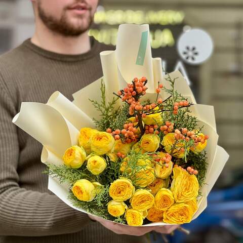 Bright yellow bouquet of spray peony roses and ilex «Sunny berries», Flowers: Peony Spray Rose, Ilex, Juniper
