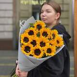 Photo of 13 bright sunflowers in a bouquet «Scent of the Sun»