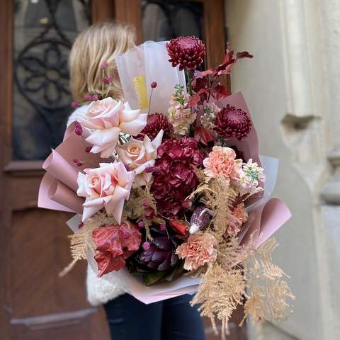 Bouquet «Exquisite pink», Flowers: Chrysanthemum, Hydrangea, Rose, Artishok, Asparagus, Dianthus, Matthiola