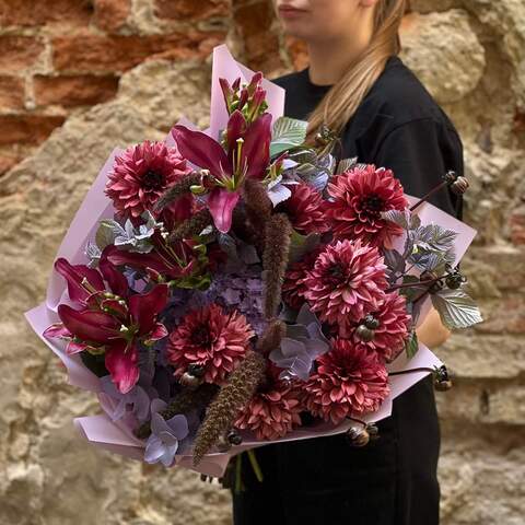 Luxurious velvet bouquet «Queen of the Night», Flowers: Setaria, Dahlia, Hydrangea, Rubus Idaeus, Lilium, Eucalyptus