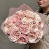 Photo of 15 Tsumugi peony roses in a bouquet «Japanese Princess»