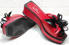 Женские кожаные шлепанцы на платформе босоножки квадратный носок Derem 042-921-02 Red Black.