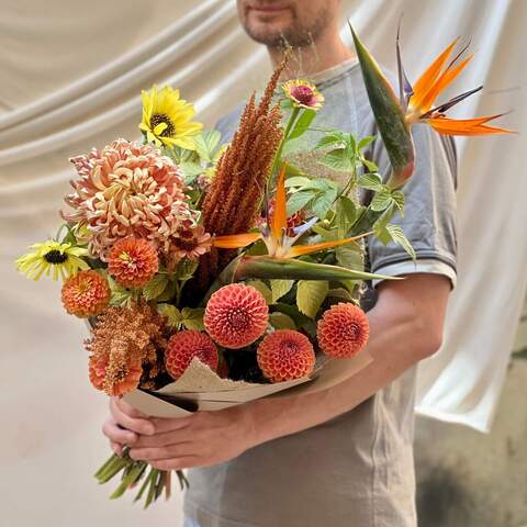 Bright bouquet with strelitzia «Fiery Bird», Flowers: Rubus Idaeus, Chrysanthemum, Amaranthus Dark, Helianthus, Zinnia, Strelitzia, Dahlia, Oxypetalum