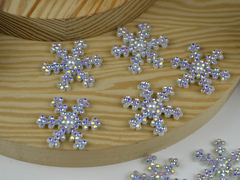 Фетрова сніжинка зі стразами з бусиною №13