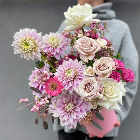 Bouquet «Shining morning», Flowers: Dahlia, Rose, Symphoricarpos, Chamelaucium, Eucalyptus, Pion-shaped rose