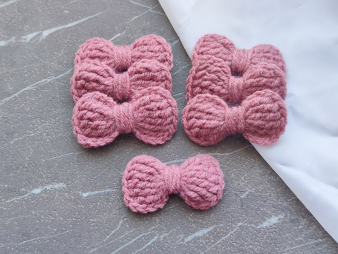 Бантик в'язаний ліловий (ручної работи)