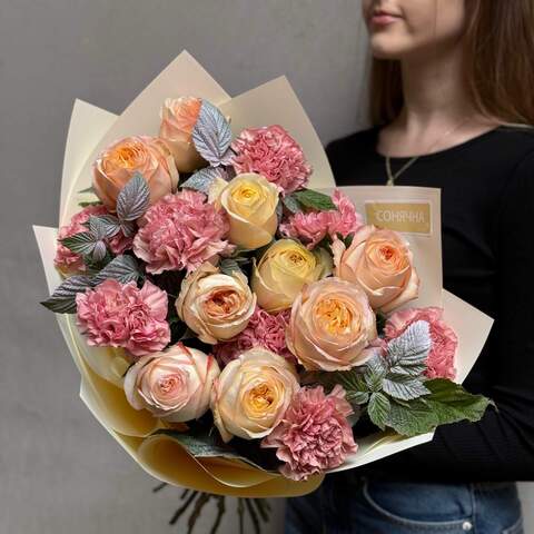 Pink and peachy bouquet with peony roses «Caramel Mango», Flowers: Rubus Idaeus, Dianthus, Pion-shaped rose of Cream X-Pression variety