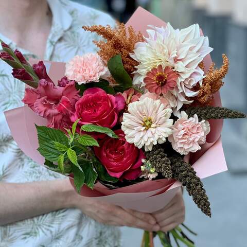 Cozy august bouquet «Anticipation of Autumn», Flowers: Dianthus, Gladiolus, Rubus Idaeus, Setaria, Zinnia, Amaranthus Dark, Dahlia, Pion-shaped rose, Matthiola