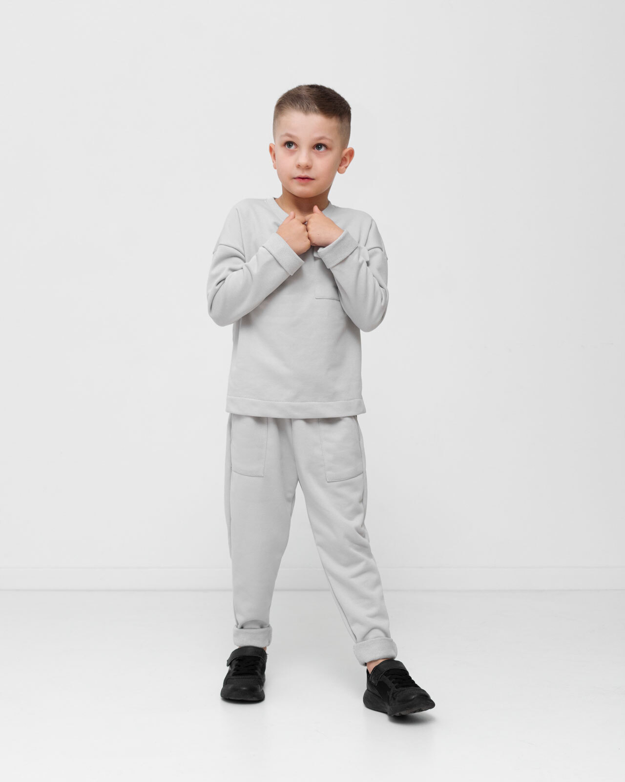 Дитячі спортивні штани з підворотом сірі